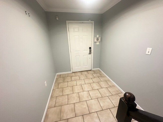 Photo - 814 Hr Dr SE