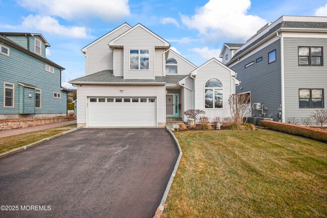 Photo - 202 2nd Ave