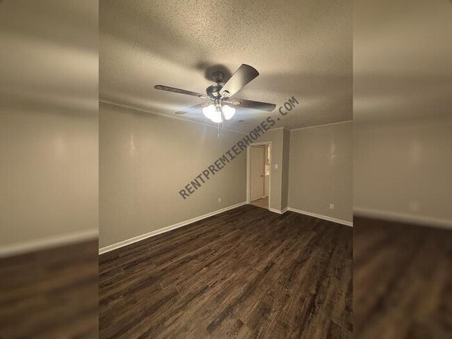 Photo - 2221 Dorchester Dr