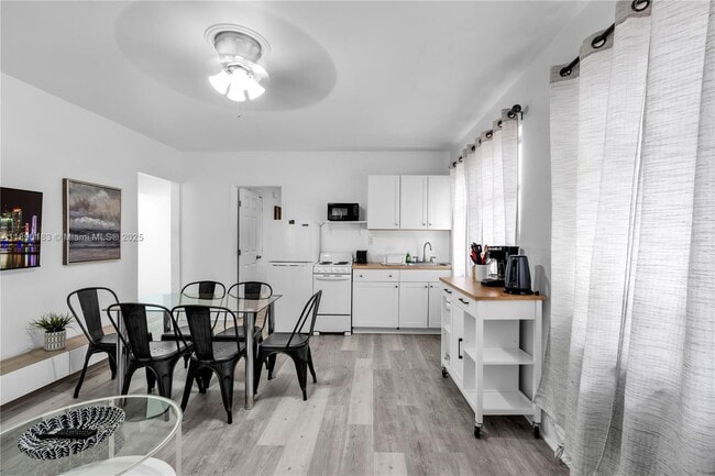 Photo - 975 SW 10th St Unit 1