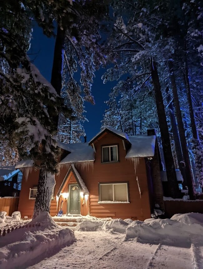 Building Photo - Pet friendly 4Bd home for a seasonal lease...