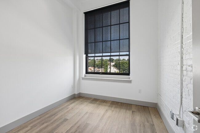 2BR, 1BA - 1,650SF - Primary Bedroom