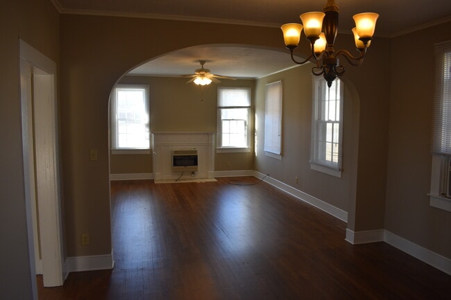 Photo - 200 BOWEN ST