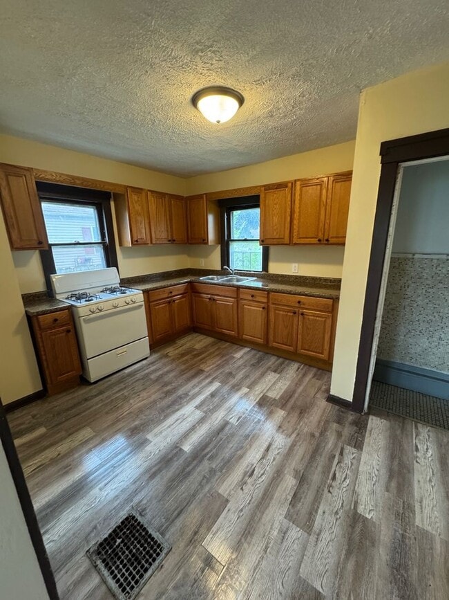 Building Photo - 2011 18th Ave Unit 2011-F