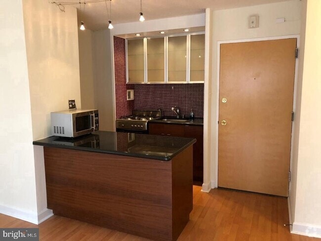 Building Photo - 2101-17 Chestnut St Unit 1420 Rental