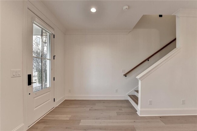 Photo - 435 Mayfair Ct