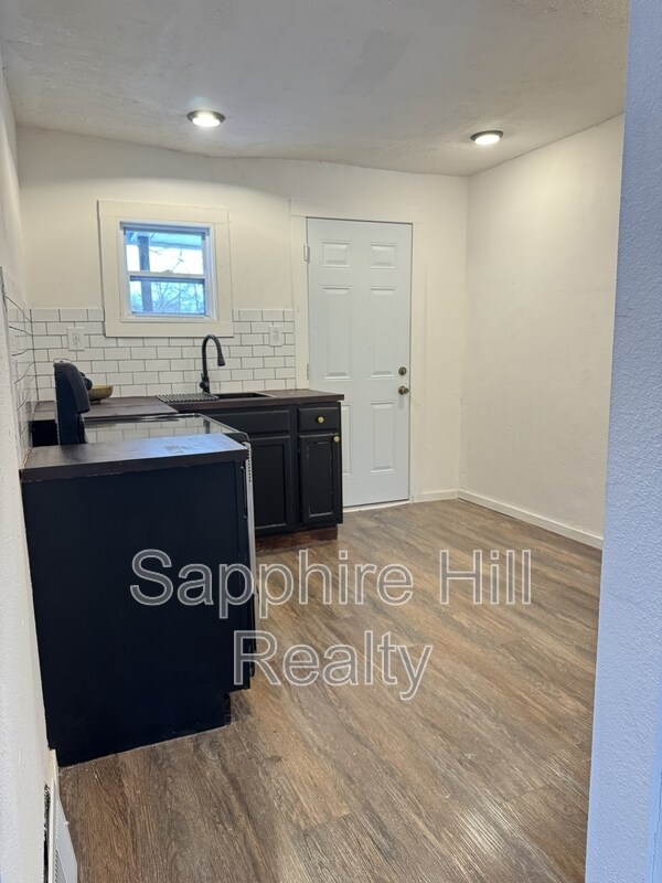 Photo - 10414 Nelson Ave