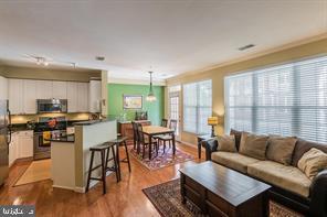 Building Photo - 2700 Bellforest Ct Unit 103