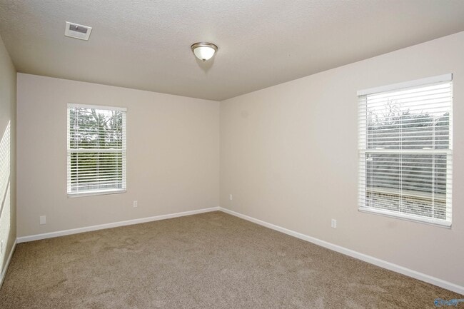 Photo - 202 Valleyside Dr NE