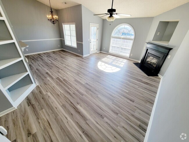 Building Photo - Now Leasing – 3477 Forest Dale Drive, Apt ...