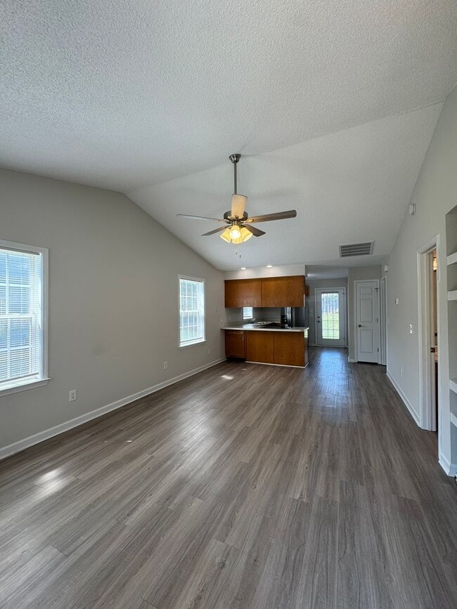 Photo - 122 Springwood Ln