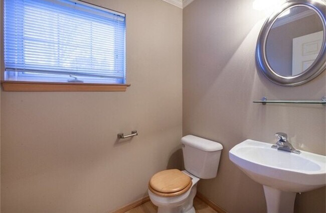 Photo - Lovely 3 bed, 2.5 Bathroom Magnolia Tonwnh...