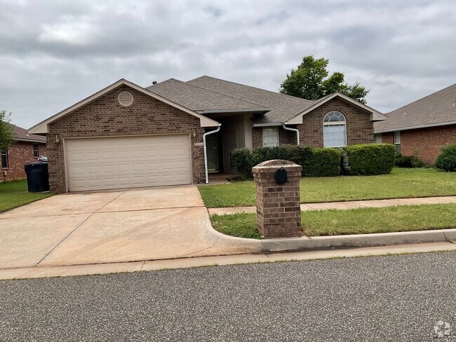 Building Photo - 4 bed, 2 bath, brick, gas stove, dishwashe... Rental
