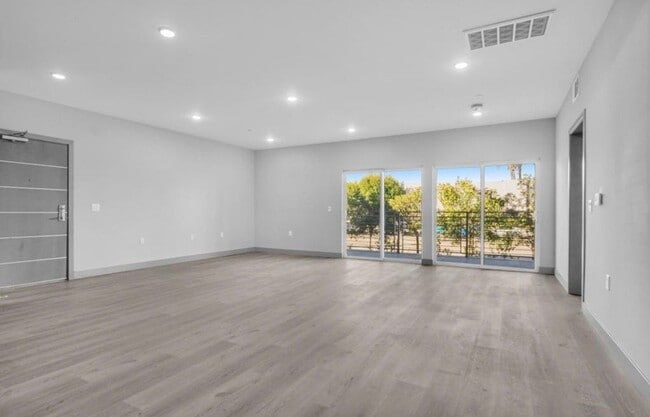 Building Photo - 7040 Woodman Ave
