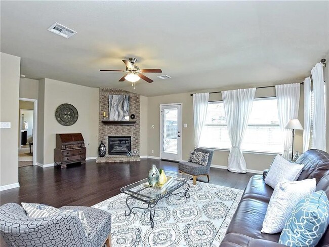 Photo - 141 Florenz Ln