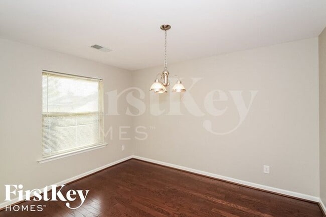 Photo - 6659 Woodford Ln