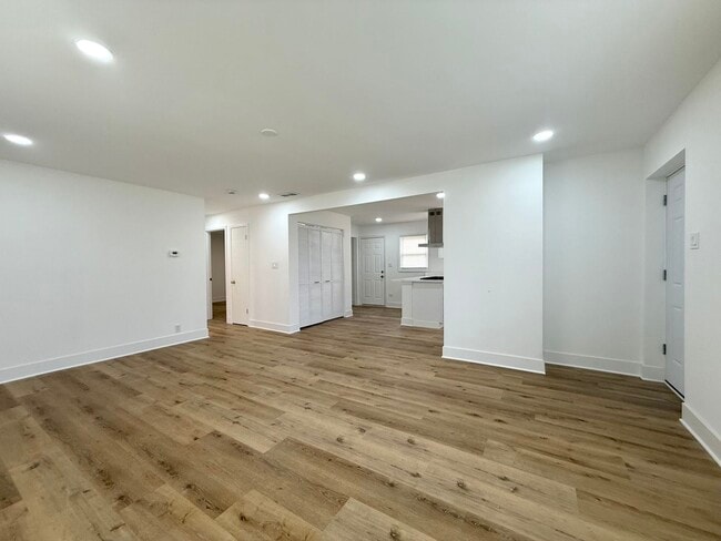 Photo - 14916 Langley Ave