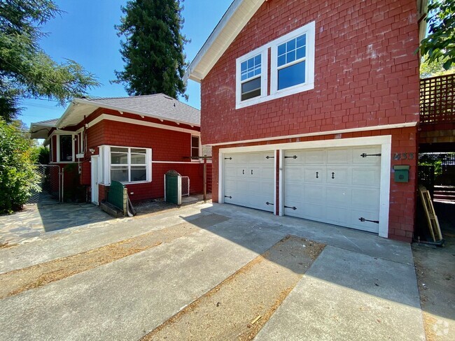 Building Photo - FRA543 Unit Detached Studio - 1433 Division Rental