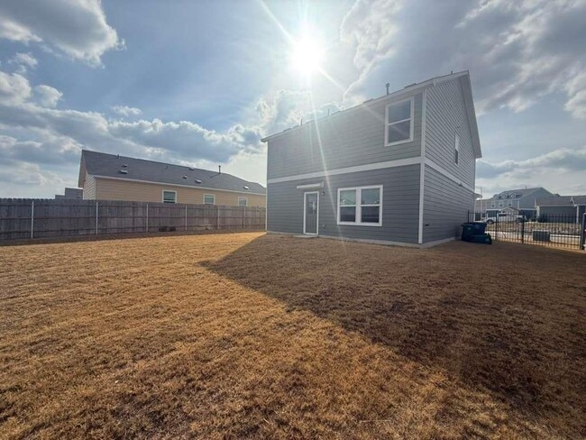 Photo - 7321 Grenadine Bloom Bnd