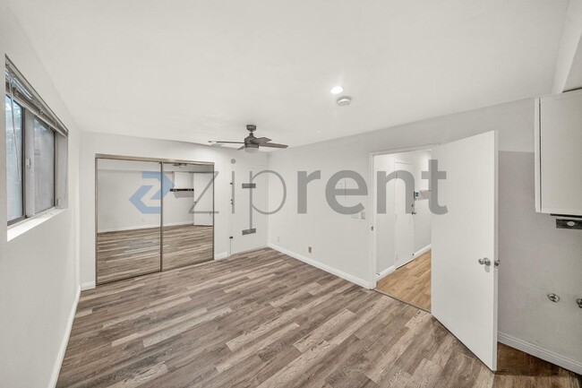 Photo - 10215 Variel Ave