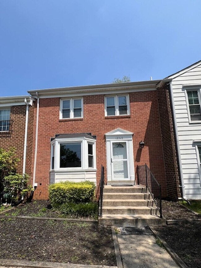 Photo - RENOVATED 3 BEDROOM TOWNHOUSE IN QUAIL VALLEY