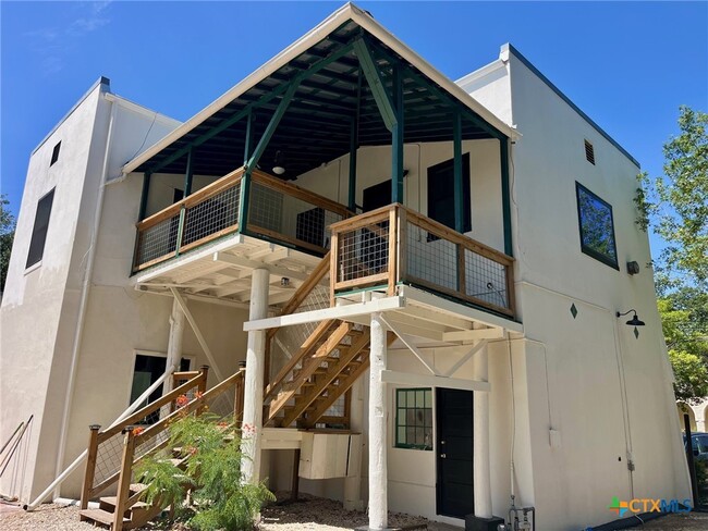 Building Photo - 755 N Austin St Unit T Rental