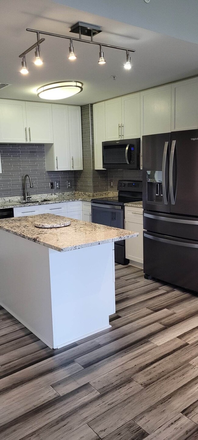 Photo - 155 Potomac Psge Unit 914