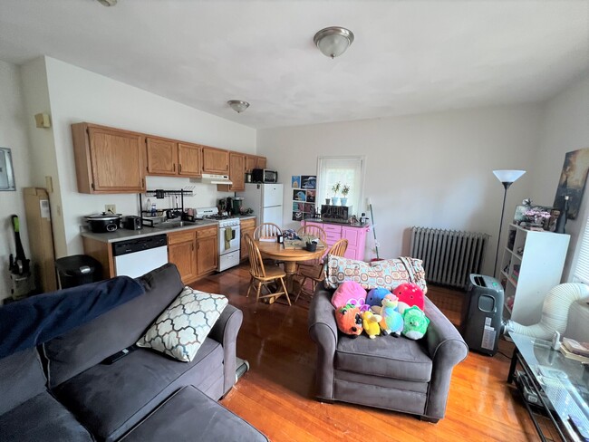 Photo - 163 Strathmore Rd Condo Unit 3