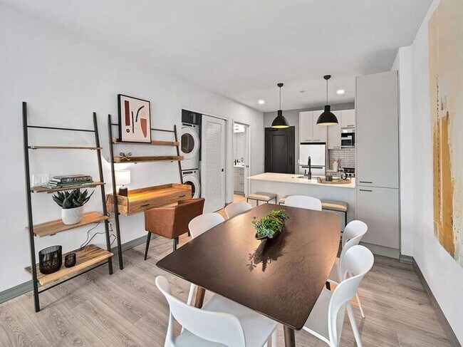 Photo - 2155 N Elston Ave