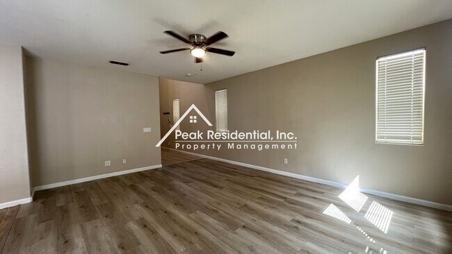 Photo - Spacious 4bd/2.5ba House with 2 Car Garage