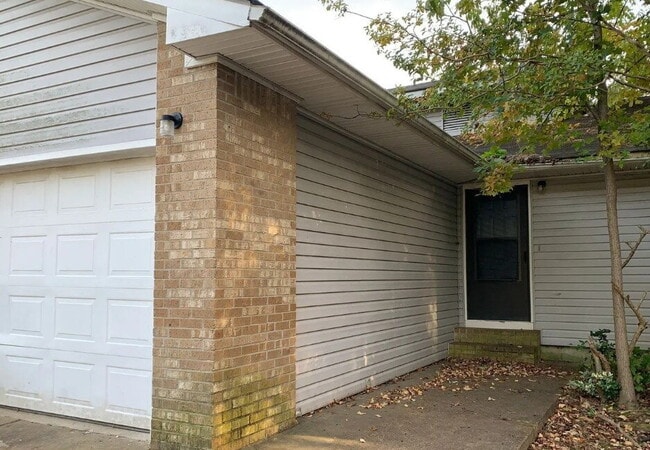 Photo - "Charming 3-Bedroom Retreat with Fireplace in Prime Jonesboro Location!" Unidad B
