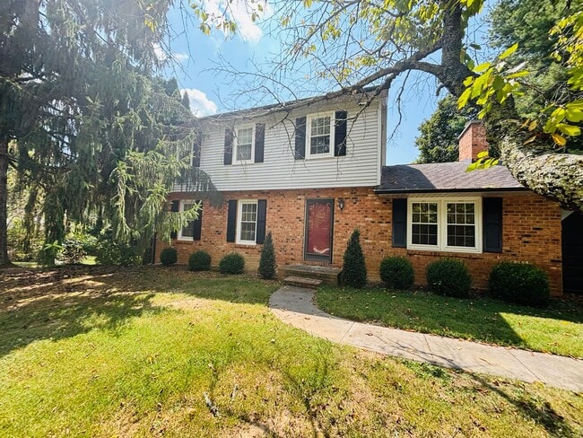 Building Photo - 401 Apperson Dr