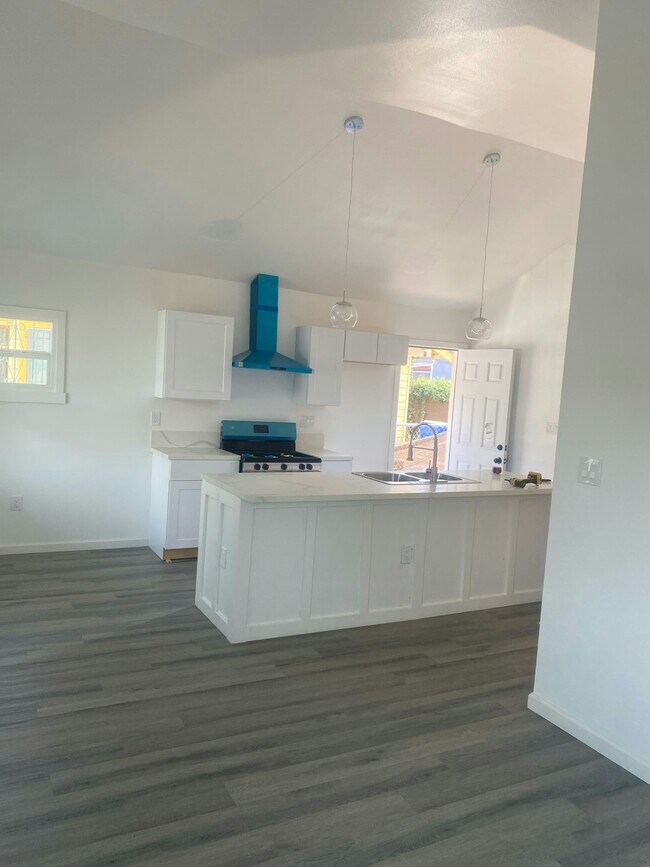 Photo - 4619 S Raymond Ave