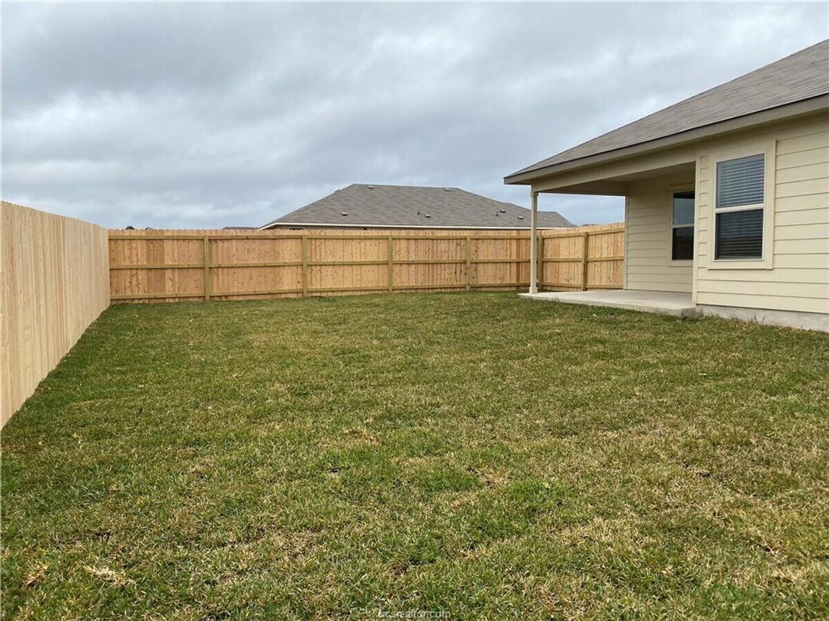 Photo - 3 Bedrom 2 bath with a 2 car garage