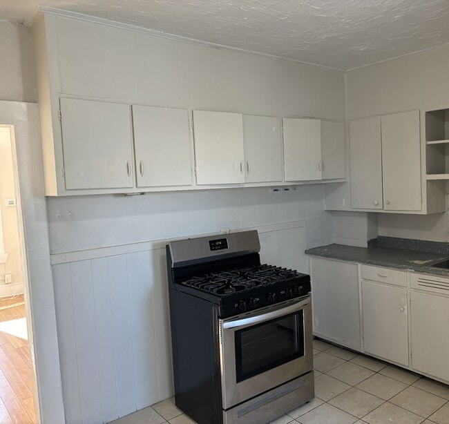 Photo - 439-441 Rivet St Unit 2E