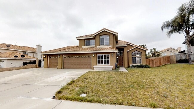 Coming Soon! Two-story stunner for lease i... - Coming Soon! Two-story stunner for lease i... Casa