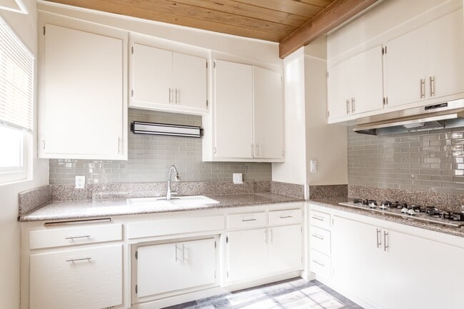 Photo - 516 N Westmoreland Ave Unit 1