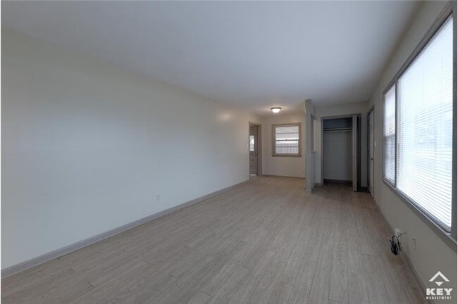 Photo - 953 S Doreen St