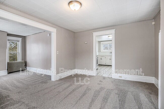 Photo - 247 Sweet St NE