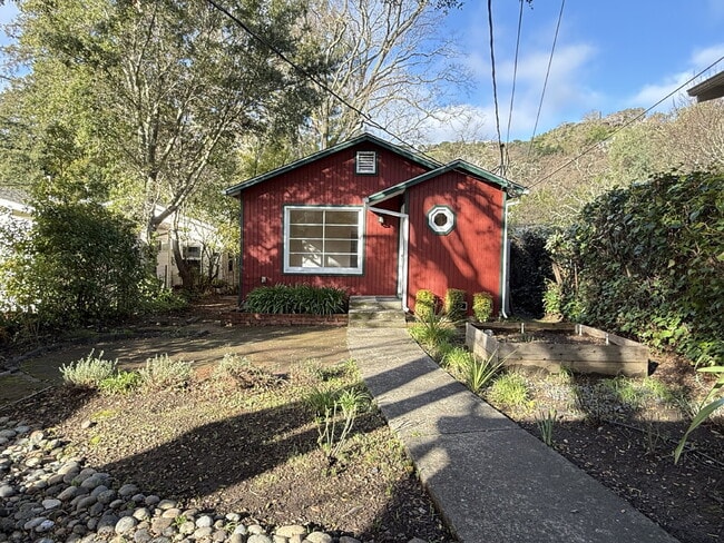 Building Photo - Charming 2 Bedroom San Anselmo Home