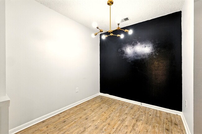 Photo - Welcome to Your New Home in the Heart of Denver! Unidad G12