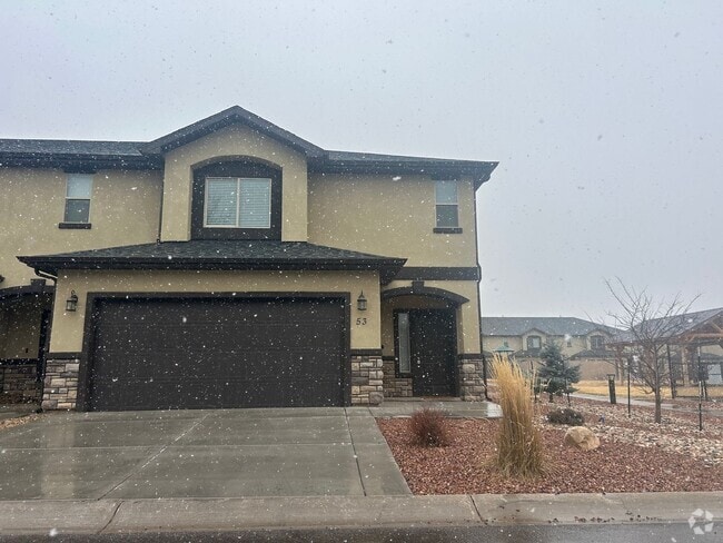 Building Photo - Shadow Ridge Townhome!