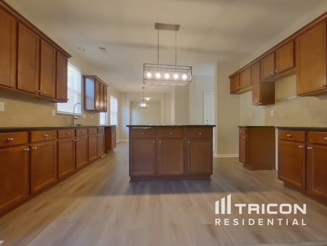 Photo - 808 Wade Farm Dr