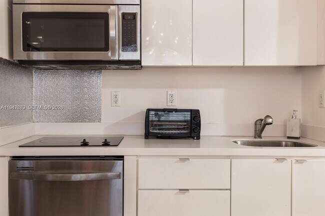 Photo - 1611 Meridian Ave Unit 203