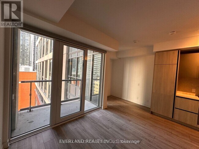 Photo - 108 Peter St Unit 1710