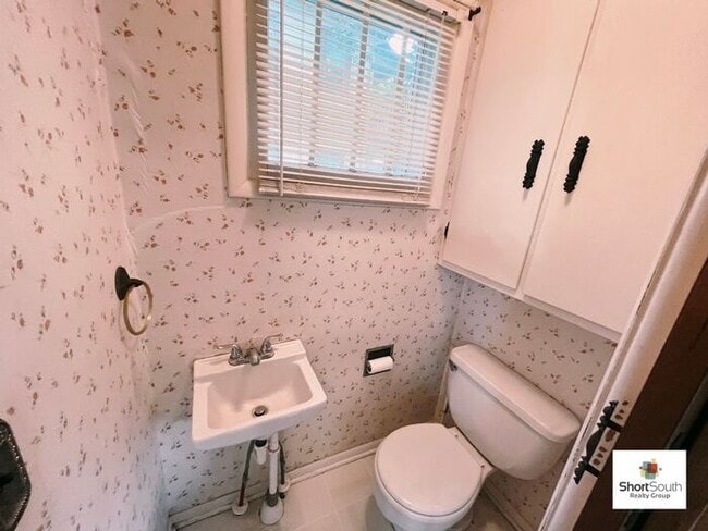 Photo - Recently updated 4 bed 1.5 bath Single Fam...