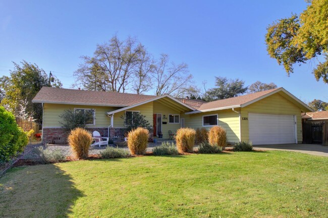 Great Central Davis 3 bedroom 2 bath home - Great Central Davis 3 bedroom 2 bath home