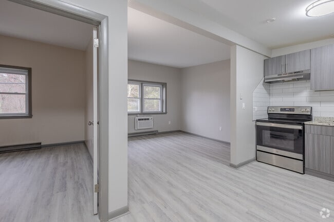 Entrance - Apt #122