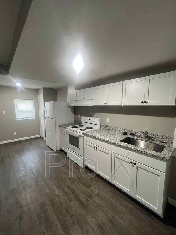 Photo - 610 W 9th St