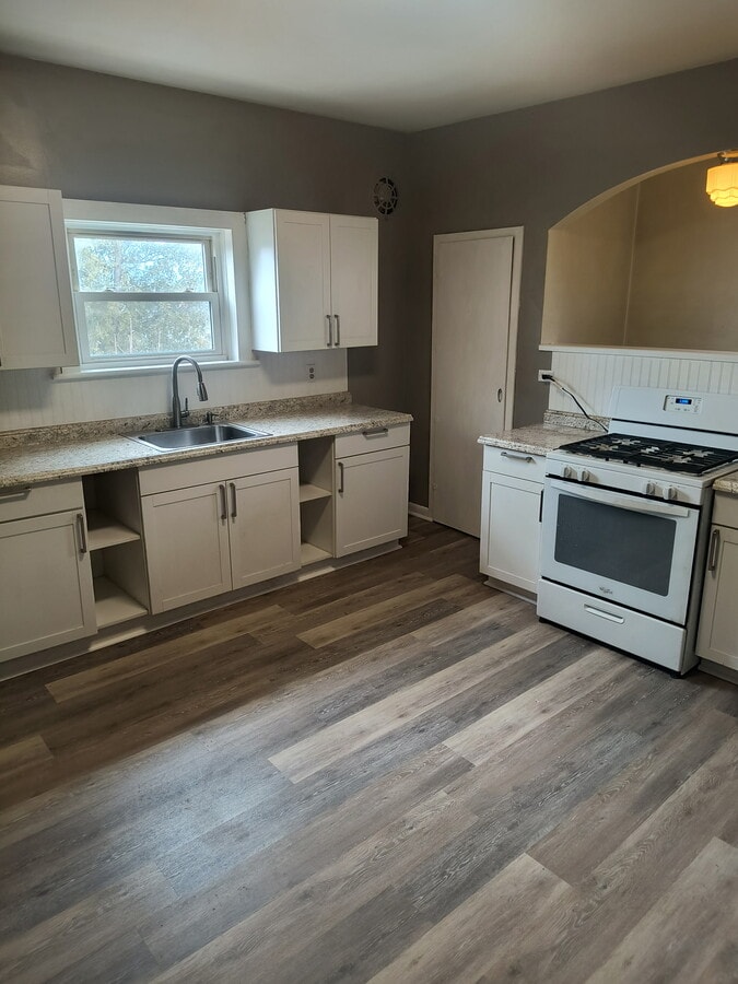 Photo - 108 1/2 E 2nd Ave